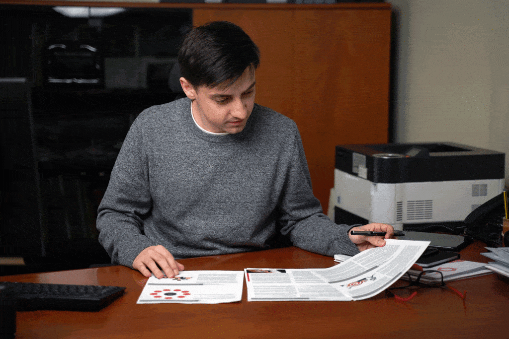 Mikel Secada trabajando en estrategia digital